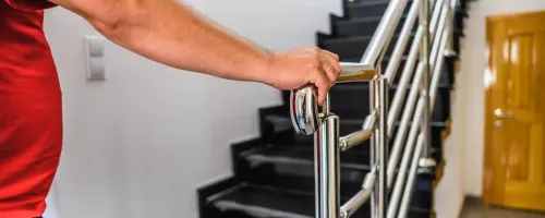 Servicio de limpieza en oficinas en Barcelona, Badalona y Santa Coloma, limpieza de escaleras, extintores, barandillas, buzones 